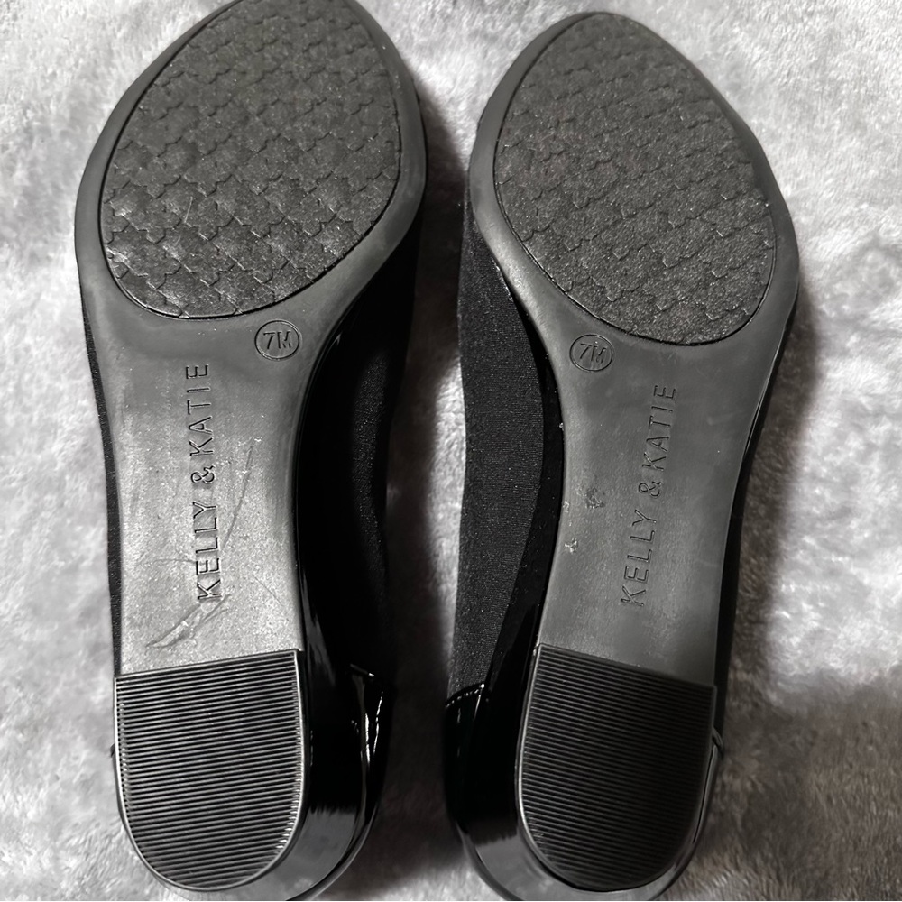Kelly & Katie Black Wedge Pumps - Picture 6 of 8